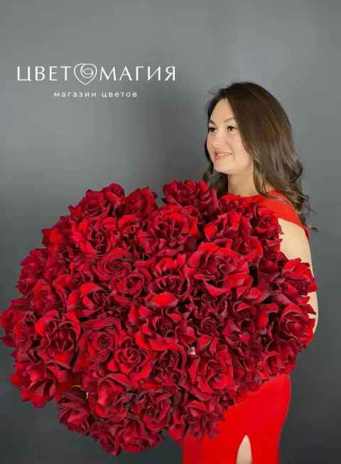 Алая симфония: 51 роза — мелодия чувств — купить в Новороссийске